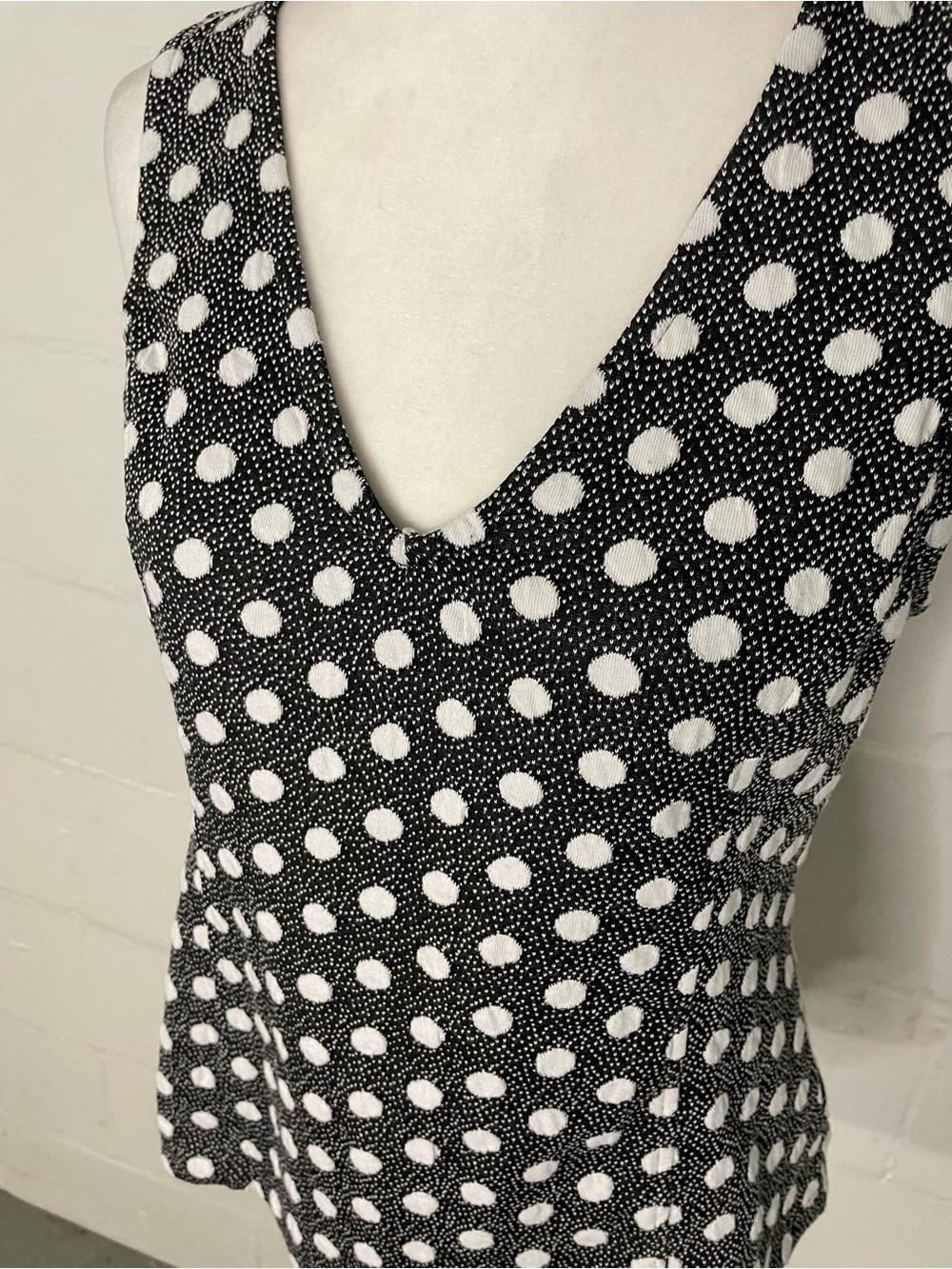 Anthropologie Black and White Polka Dot V-Neck Tank Top - Picture 2 of 4